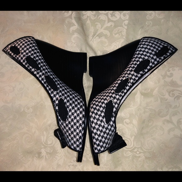 Stylish Comfort: Naughty Monkey Women's Busy Wedge Heels - Picture 3 of 8